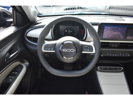 Fiat 600 La Prima 54 kWh 3 Fase | Vol-Leder | Elektr. Stoelen | Elektr. Achterklep | Stoelverwarming | Ada... ActivLease financial lease