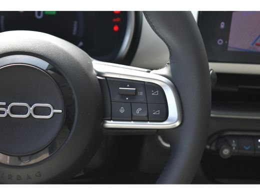 Fiat 600 La Prima 54 kWh 3 Fase | Vol-Leder | Elektr. Stoelen | Elektr. Achterklep | Stoelverwarming | Ada... ActivLease financial lease