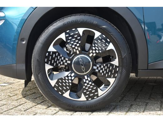 Fiat 600 La Prima 54 kWh 3 Fase | Vol-Leder | Elektr. Stoelen | Elektr. Achterklep | Stoelverwarming | Ada... ActivLease financial lease