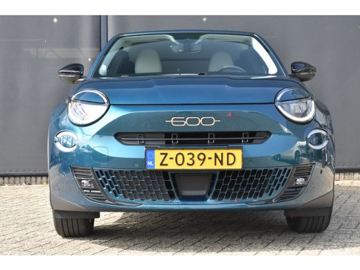 Fiat 600 La Prima 54 kWh 3 Fase | Vol-Leder | Elektr. Stoelen | Elektr. Achterklep | Stoelverwarming | Ada... ActivLease financial lease