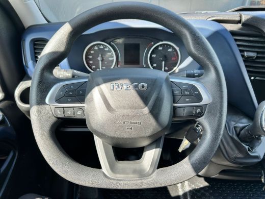 Iveco Daily 35S18 3.0 180 PK HI-MATIC AUTOM / L4H2 / 3500 KG AHG / 3 ZITS / AIRCO / NAVI / CRUISE ActivLease financial lease