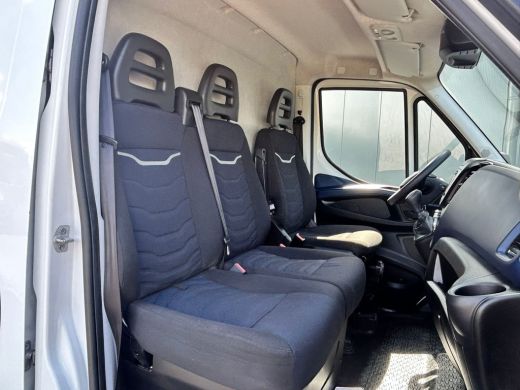 Iveco Daily 35S18 3.0 180 PK HI-MATIC AUTOM / L4H2 / 3500 KG AHG / 3 ZITS / AIRCO / NAVI / CRUISE ActivLease financial lease