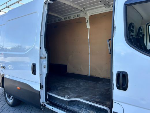 Iveco Daily 35S18 3.0 180 PK HI-MATIC AUTOM / L4H2 / 3500 KG AHG / 3 ZITS / AIRCO / NAVI / CRUISE ActivLease financial lease