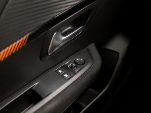Peugeot 208 1.2 PureTech Sport (APPLE CARPLAY, GROOT NAVI, 360 CAMERA, LM VELGEN, SPORTSTOELEN, TREKHAAK, PAR... ActivLease financial lease