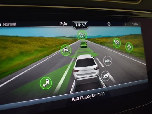 Skoda Superb Combi 1.4 TSI iV Laurin & Klement 218pk Trekhaak | 360 Camera | Leder bekleding | Panorama dak | ... ActivLease financial lease
