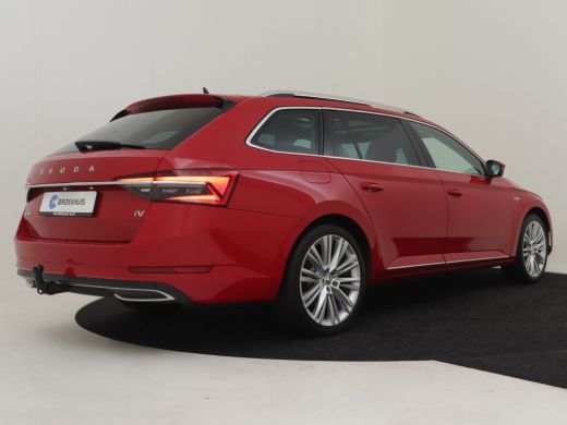 Skoda Superb Combi 1.4 TSI iV Laurin & Klement 218pk Trekhaak | 360 Camera | Leder bekleding | Panorama dak | ... ActivLease financial lease
