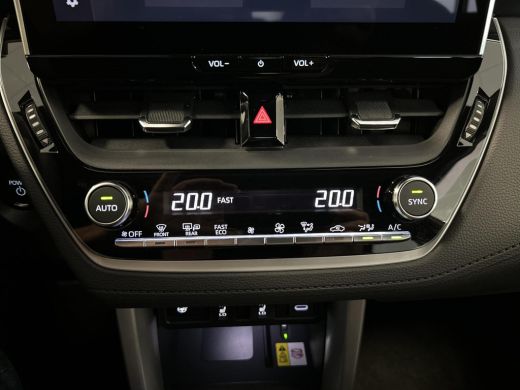 Toyota Corolla Cross Hybrid 200 Style ActivLease financial lease
