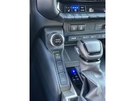 Toyota Land Cruiser 2.8 D-4D Blind Van Professional Executive Luxe Uitvoering! ActivLease financial lease