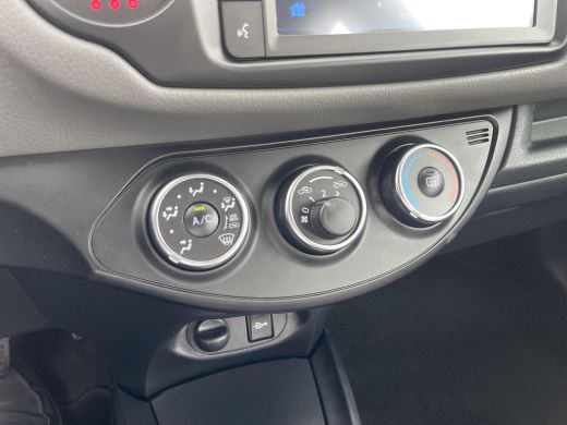 Toyota Yaris 1.0 VVT-i Connect ActivLease financial lease