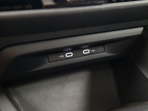 Volkswagen Golf 1.0 TSI Sport (APPLE CARPLAY, GROOT NAVI, ADAPTIVE CRUISE, TREKHAAK ELEKTRISCH, GETINT GLAS, LM V... ActivLease financial lease