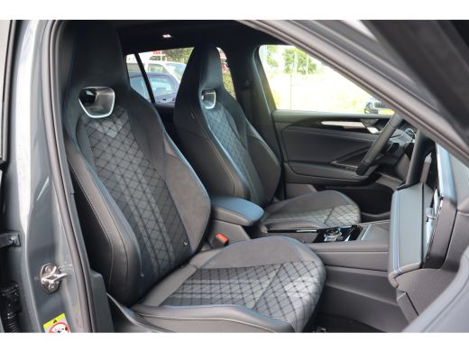 Volkswagen Tiguan R-Line Edition - eHybrid | 'App-Connect' draadloze smartphone integratie | Automatische afstandsr... ActivLease financial lease