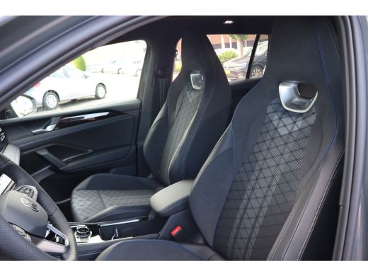 Volkswagen Tiguan R-Line Edition - eHybrid | 'App-Connect' draadloze smartphone integratie | Automatische afstandsr... ActivLease financial lease