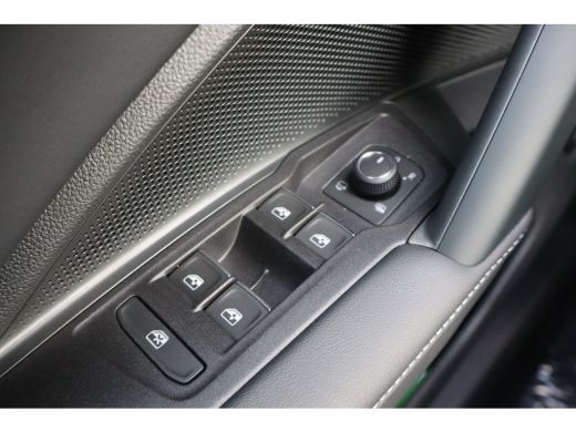Volkswagen Tiguan R-Line Edition - eHybrid | 'App-Connect' draadloze smartphone integratie | Automatische afstandsr... ActivLease financial lease