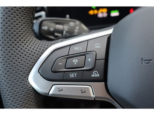 Volkswagen Tiguan R-Line Edition - eHybrid | 'App-Connect' draadloze smartphone integratie | Automatische afstandsr... ActivLease financial lease