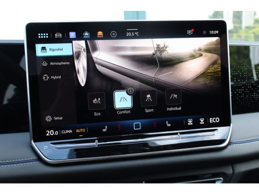 Volkswagen Tiguan R-Line Edition - eHybrid | 'App-Connect' draadloze smartphone integratie | Automatische afstandsr... ActivLease financial lease