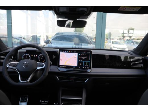 Volkswagen Tiguan R-Line Edition - eHybrid | 'App-Connect' draadloze smartphone integratie | Automatische afstandsr... ActivLease financial lease