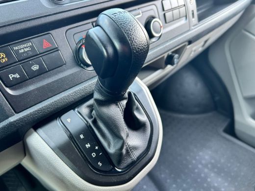 Volkswagen Transporter 2.0 TDI 150 PK DSG AUTOM HIGHLINE / L2H1 / 1e EIG. / ACHTERKLEP / AIRCO / CRUISE / NAVI / PDC ActivLease financial lease