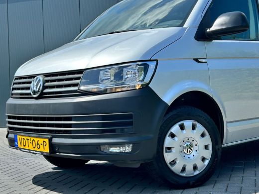 Volkswagen Transporter 2.0 TDI 150 PK DSG AUTOM HIGHLINE / L2H1 / 1e EIG. / ACHTERKLEP / AIRCO / CRUISE / NAVI / PDC ActivLease financial lease