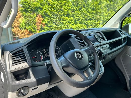 Volkswagen Transporter 2.0 TDI 150 PK DSG AUTOM HIGHLINE / L2H1 / 1e EIG. / ACHTERKLEP / AIRCO / CRUISE / NAVI / PDC ActivLease financial lease