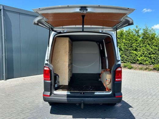 Volkswagen Transporter 2.0 TDI 150 PK DSG AUTOM HIGHLINE / L2H1 / 1e EIG. / ACHTERKLEP / AIRCO / CRUISE / NAVI / PDC ActivLease financial lease