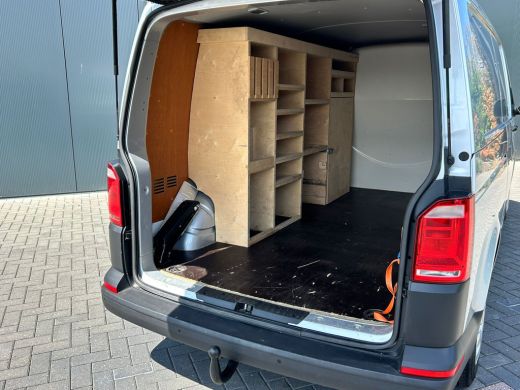 Volkswagen Transporter 2.0 TDI 150 PK DSG AUTOM HIGHLINE / L2H1 / 1e EIG. / ACHTERKLEP / AIRCO / CRUISE / NAVI / PDC ActivLease financial lease