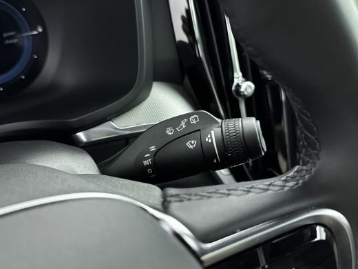 Volvo  V60 2.0 T6 Plug-in hybrid AWD Plus Dark | Trekhaak | Panoramadak | Harman Kardon Audio | PDC + 360 Ca... ActivLease financial lease
