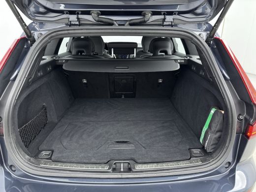 Volvo  V60 2.0 T6 Plug-in hybrid AWD Plus Dark | Trekhaak | Panoramadak | Harman Kardon Audio | PDC + 360 Ca... ActivLease financial lease