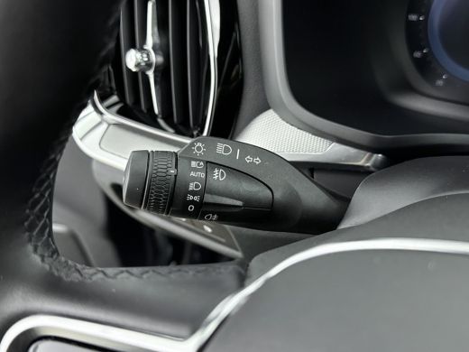 Volvo  V60 2.0 T6 Plug-in hybrid AWD Plus Dark | Trekhaak | Panoramadak | Harman Kardon Audio | PDC + 360 Ca... ActivLease financial lease