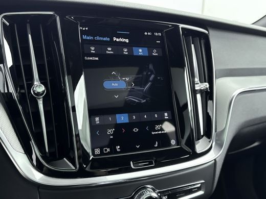 Volvo  V60 2.0 T6 Plug-in hybrid AWD Plus Dark | Trekhaak | Panoramadak | Harman Kardon Audio | PDC + 360 Ca... ActivLease financial lease