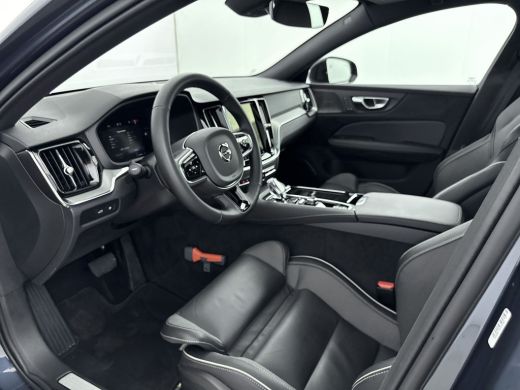 Volvo  V60 2.0 T6 Plug-in hybrid AWD Plus Dark | Trekhaak | Panoramadak | Harman Kardon Audio | PDC + 360 Ca... ActivLease financial lease