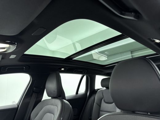 Volvo  V60 2.0 T6 Plug-in hybrid AWD Plus Dark | Trekhaak | Panoramadak | Harman Kardon Audio | PDC + 360 Ca... ActivLease financial lease