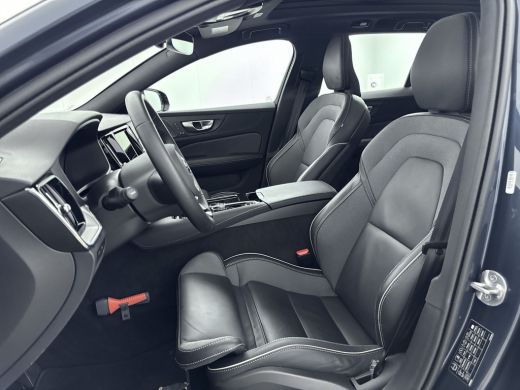 Volvo  V60 2.0 T6 Plug-in hybrid AWD Plus Dark | Trekhaak | Panoramadak | Harman Kardon Audio | PDC + 360 Ca... ActivLease financial lease