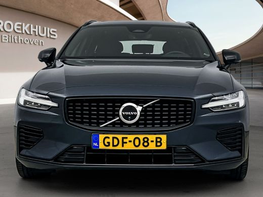 Volvo  V60 2.0 T6 Plug-in hybrid AWD Plus Dark | Trekhaak | Panoramadak | Harman Kardon Audio | PDC + 360 Ca... ActivLease financial lease