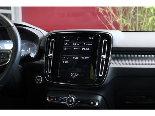 Volvo  XC40 1.5 T5 Twin Engine R-Design | 19" Velgen | Parkeerhulp | Botsingspreventie ActivLease financial lease
