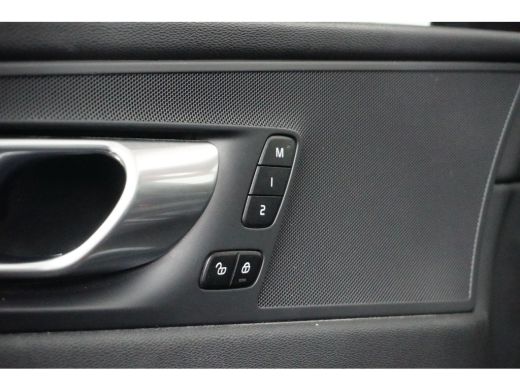 Volvo  XC60 2.0 T8 Plug-in Hybrid Plus Dark | Panoramadak | 360 Camera | Pilot Assist | Full-LED | ActivLease financial lease