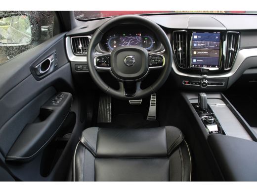 Volvo  XC60 2.0 T8 Plug-in hybrid AWD R-Design | Trekhaak | Achteruitrijcamera | Schuif-/kanteldak | BLIS | A... ActivLease financial lease