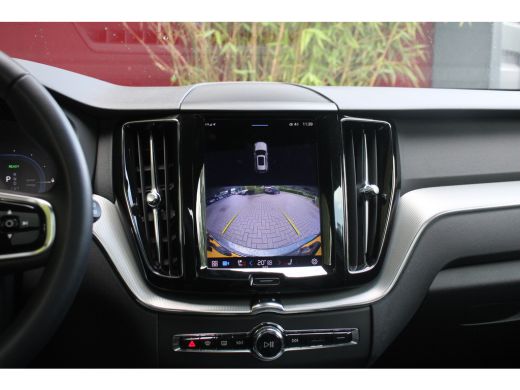 Volvo  XC60 2.0 T8 Plug-in hybrid AWD R-Design | Trekhaak | Achteruitrijcamera | Schuif-/kanteldak | BLIS | A... ActivLease financial lease