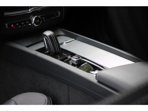 Volvo  XC60 2.0 T8 Plug-in hybrid AWD R-Design | Trekhaak | Achteruitrijcamera | Schuif-/kanteldak | BLIS | A... ActivLease financial lease