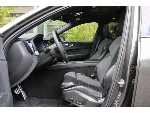 Volvo  XC60 2.0 T8 Plug-in hybrid AWD R-Design | Trekhaak | Achteruitrijcamera | Schuif-/kanteldak | BLIS | A... ActivLease financial lease