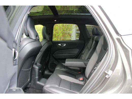Volvo  XC60 2.0 T8 Plug-in hybrid AWD R-Design | Trekhaak | Achteruitrijcamera | Schuif-/kanteldak | BLIS | A... ActivLease financial lease