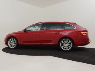 Skoda Superb Combi 1.4 TSI iV Laurin & Klement 218pk Trekhaak | 360 Camera | Leder bekleding | Panorama dak | ...