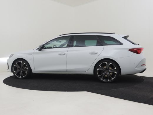 CUPRA Leon Sportstourer 1.4 e-Hybrid VZ Performance 245pk Camera achter | Adaptief cruise control | Navigatie | Park assi... ActivLease financial lease