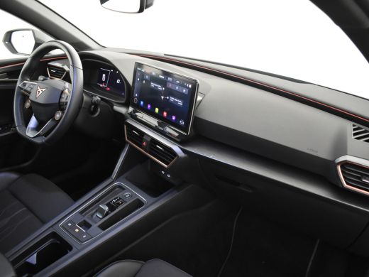 CUPRA Leon Sportstourer 1.4 e-Hybrid VZ Performance 245pk Camera achter | Adaptief cruise control | Navigatie | Park assi... ActivLease financial lease