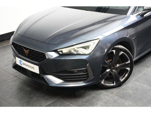 CUPRA Leon Sportstourer 1.4 e-Hybrid VZ Performance 245PK | Lichtmetalen velgen 19" | Trekhaak | ActivLease financial lease
