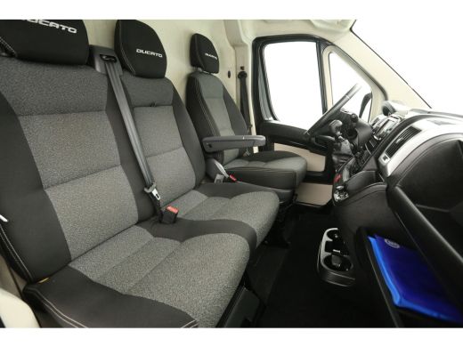 Fiat Ducato 33 2.3 MultiJet L3H2 Airco Camera Cruise Navigatie 3 Persoons Elektrpakket Trekhaak ActivLease financial lease