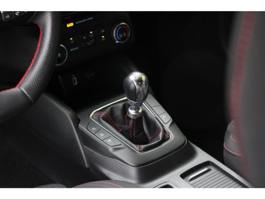 Ford Focus 1.0 EcoBoost ST Line Business | Trekhaak | Park Assist | Navigatie ActivLease financial lease