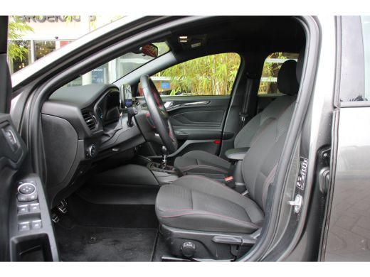 Ford Focus 1.0 EcoBoost ST Line Business | Trekhaak | Park Assist | Navigatie ActivLease financial lease