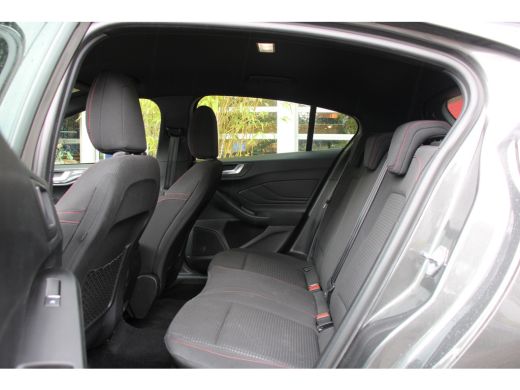 Ford Focus 1.0 EcoBoost ST Line Business | Trekhaak | Park Assist | Navigatie ActivLease financial lease