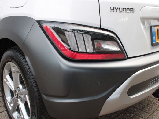 Hyundai Kona 1.0 T-GDI Fashion | Navigatiesysteem full map | Passagiersstoel in hoogte verstelbaar | Trekhaak ActivLease financial lease