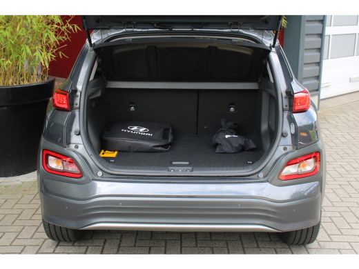 Hyundai Kona EV Fashion 64 kWh | BTW auto / 12% bijtelling | Trekhaak | Achteruitrijcamera | Adaptieve Cruise ... ActivLease financial lease